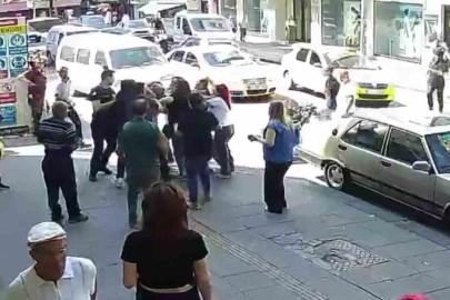 Kaza sonrası çıkan kavgada ortalık savaş alanına döndü: Kadın sürücüyü böyle darp etti