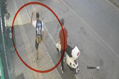 Kediye tekme atan şahıs kamerada