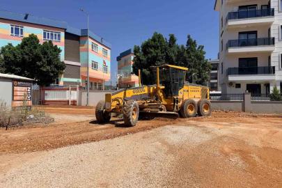 Kepez’den Demirel Mahallesi’nde  5 bin 170 metrelik sathi asfalt çalışması