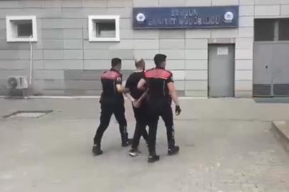 Kırmızı bültenle aranan firari ile uyuşturucu hükümlüsü yakalandı