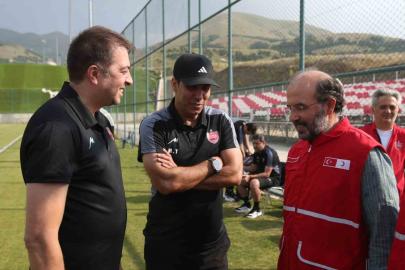 Kızılay’dan Palandöken’de kamp yapan takımlara tatlı jesti