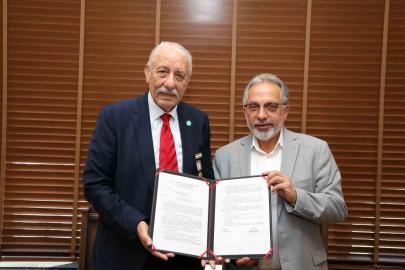 KKTC Aksakalı Öksüzoğlu’ndan Talas Belediyesine anlamlı emanet