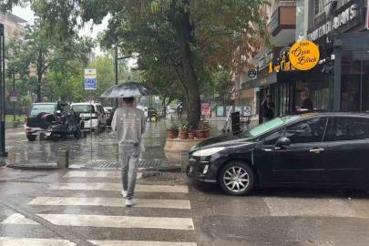 Kocaeli’de aniden bastıran sağanak hayatı olumsuz etkiledi