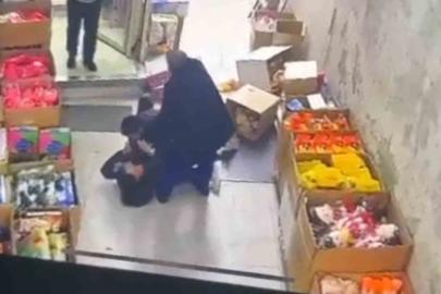 Komşu esnafın müşteri kapma kavgası kamerada