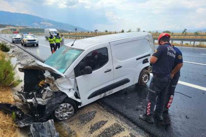 Kontrolden çıkan araç su kanalına düştü