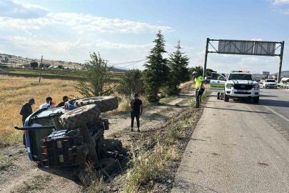 Kontrolden çıkan traktör şarampole devrildi: 1 yaralı