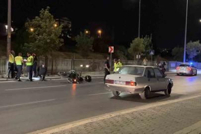Kontrolü kaybolan motosikletli polis direğe çarptı: 1 yaralı