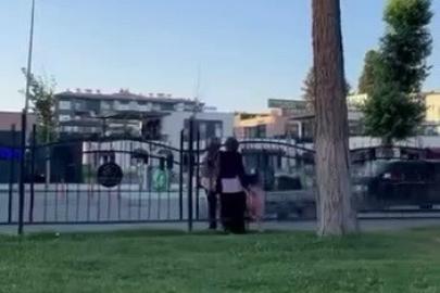 Korkuluğu aşıp trafiği tehlikeye attılar