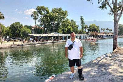 Köyceğizli muhtar Yorulmaz, kırık ayağı ile görevini sürdürüyor
