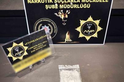 Kullandıkları araçta uyuşturucu ile yakalanan 2 kişi tutuklandı