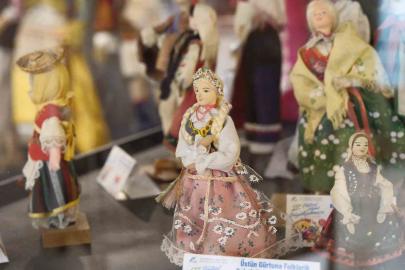 Kültürlerin renkleri folklorik bebeklerle yansıtıldı