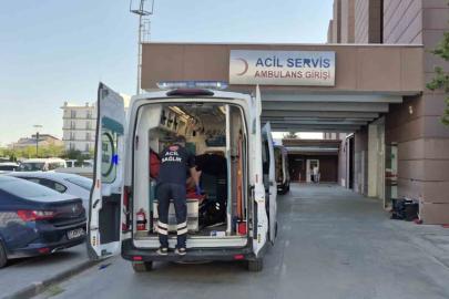 Kumaş tıraşlama makinesine elini kaptıran işçi yaralandı