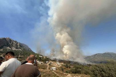 Kumluca’daki orman yangınına ekiplerin müdahalesi devam ediyor