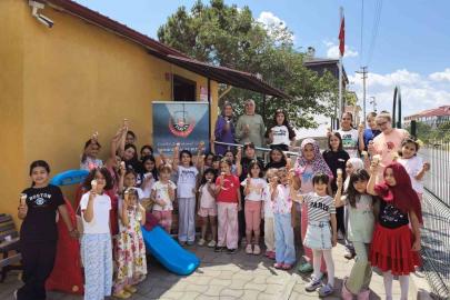 Kur’an Kursunda eğitim gören çocuklara dondurma ikramı