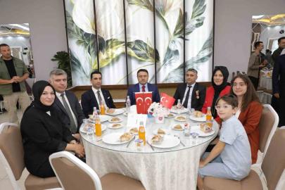 Kütahya’da şehit aileleri ve gazilerle aynı sofrada buluştu