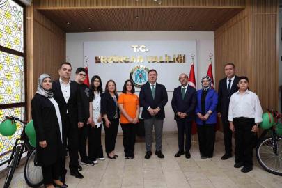 LGS’de 500 tam puan alan 3 öğrenci ödüllendirildi
