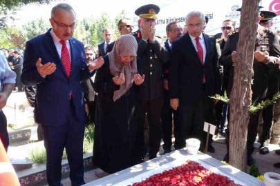 Malatya’da 15 Temmuz şehitleri mezarları başında anıldı