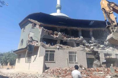 Manisa’da 28 yıllık cami yıkılıyor