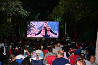 Manisa’da Açık Hava Sinema Geceleri nostalji rüzgarı estiriyor