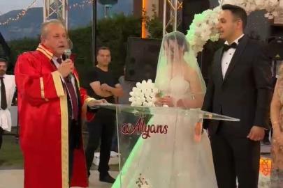 Manisa’da düğüne damga vuran nikah mizanseni
