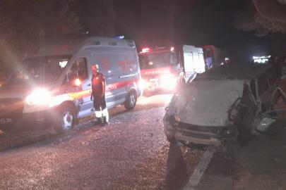 Manisa’da otomobil ile traktör çarpıştı: 2’si ağır 4 yaralı