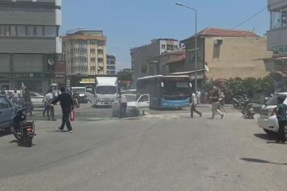Manisa’da seyir halindeki otomobil alev aldı