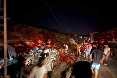 Mardin’de otomobil ile kamyonetin çarpıştığı kazada 3 kişi hayatını kaybetti, 5 kişi yaralandı