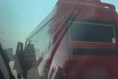 Mersin’de çevreyolunda yolcu indiren minibüs sürücüsüne ceza