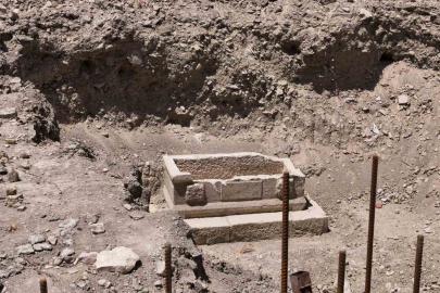 Mersin’de sağlık ocağı inşaatı çevre düzenlemesinde lahit çıktı