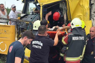 Mersin’de tırlar kafa kafaya çarpıştı: 1 ölü, 2 yaralı