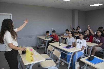 Mersin’de ücretsiz yaz atölyeleri öğrencilerden yoğun ilgi görüyor