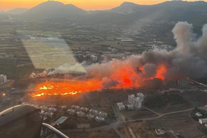 Mersin’de yangın, ekiplerin havadan ve karadan müdahalesiyle söndürüldü