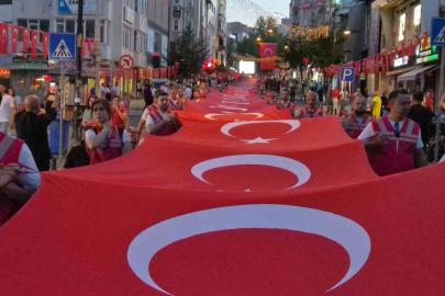 Meydanlar kırmızı beyaza büründü: Tekirdağ’da 15 Temmuz’da yüzlerce kişi tek yürek oldu