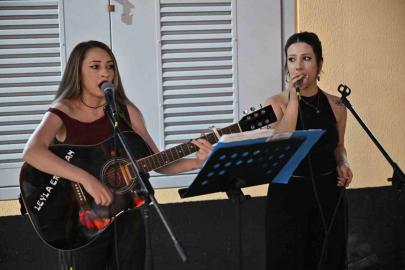 Müziğin ritmi Manisa sokaklarında