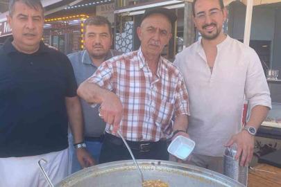 Odunpazarı esnafı vatandaşlara aşure ikram etti