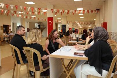 Öğrencilere yol göstermeye devam ediyor