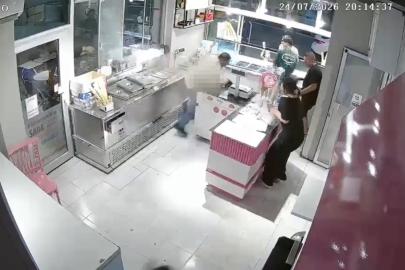 Önce cep telefonundaki kişiye el salladı, sonra tabancayla dondurmacıyı öldürdü