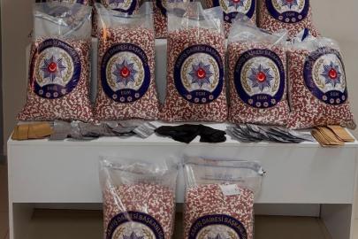 Önce taksi, sonra eve baskın: 280 bin uyuşturucu hap ele geçirildi