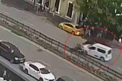 Önüne çıkan hafif ticari araçtan kaçarken refüjü aşıp karşı şeride savruldu