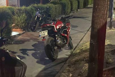 Önüne köpek fırlayan motosikletli, kaza yapıp kendi çağırdığı ambulansı reddetti