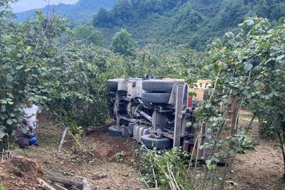 Ordu’da çakıl yüklü kamyon ile otomobil çarpıştı: 2 yaralı