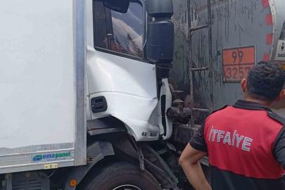 Osmaniye’de tankere arkadan çarpan tırda 2 kişi yaralandı