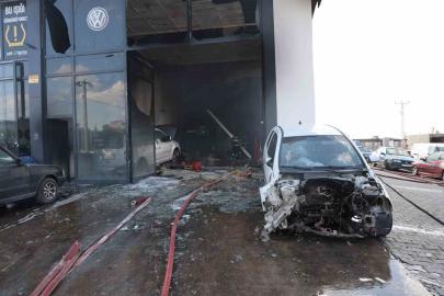 Oto tamirhanesinde yangın: 5 kişi dumandan etkilendi