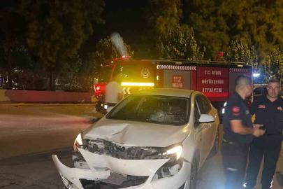 Otomobil ile motosiklet kafa kafaya çarpıştı