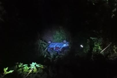 Otomobilde uçurumdan uçtu: anne, baba ve 3 evladı yaralandı