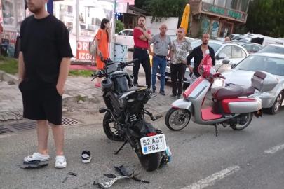 Otomobile arkadan çarpan motosiklette 2 kişi yaralandı