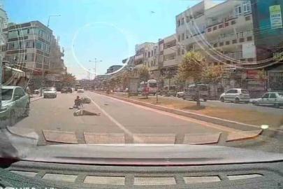 Otomobile arkadan çarpıp havada taklalar attılar: 1’i ağır 2 yaralı