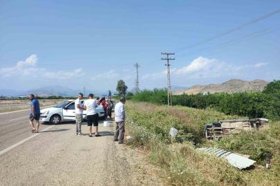 Otomobilin çarptığı araç bahçeye devrildi: 4 yaralı