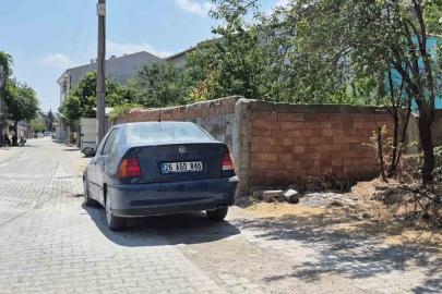Otomobilin elektrik aksamından çıkan yangın aracı kullanılamaz hale getirdi