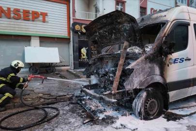 Park halindeki minibüste yangın çıktı